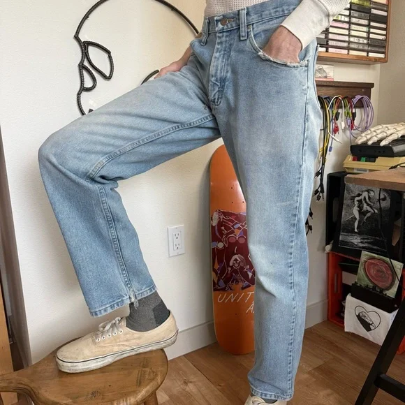 Vintage 2000s Wrangler Light Wash Faded Denim Jeans ~ Size 30 X 32 - Picture 3 of 11